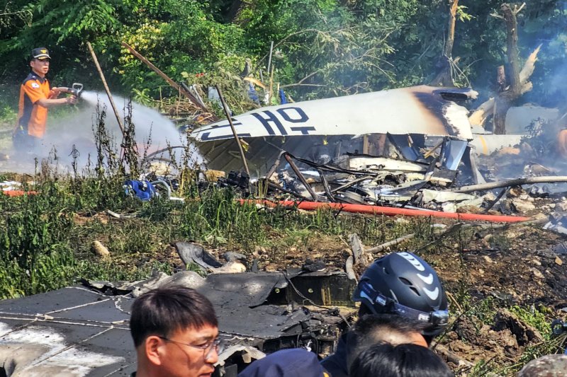 29일 오후 1시 35분쯤 경북 포항 남구 동해면 야산에 해군 해상 초계기(P-3C)가 추락해 연기가 피어오르고 있다. 2025.5.29/뉴스1 ⓒ News1 최창호 기자