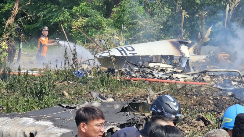 29일 오후 1시 35분쯤 경북 포항 남구 동해면 야산에 해군 해상 초계기 (P-3C)가 추락해 전소됐다 2025.5.29/뉴스1 ⓒ News1 최창호 기자