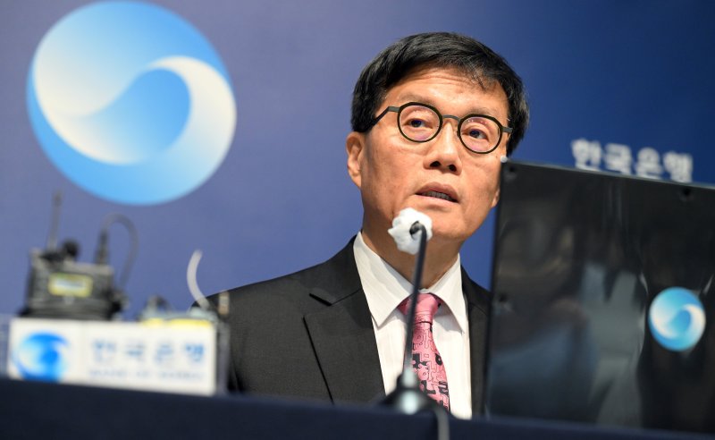 [서울=뉴시스] 사진공동취재단 = 이창용 한국은행 총재가 29일 서울 중구 한국은행에서 열린 금융통화위원회 금리 결정에 대한 기자간담회에서 발언하고 있다. 2025.05.29. photo@newsis.com