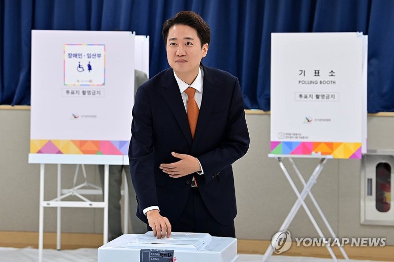 대선 사전투표하는 이준석 후보 (출처=연합뉴스)