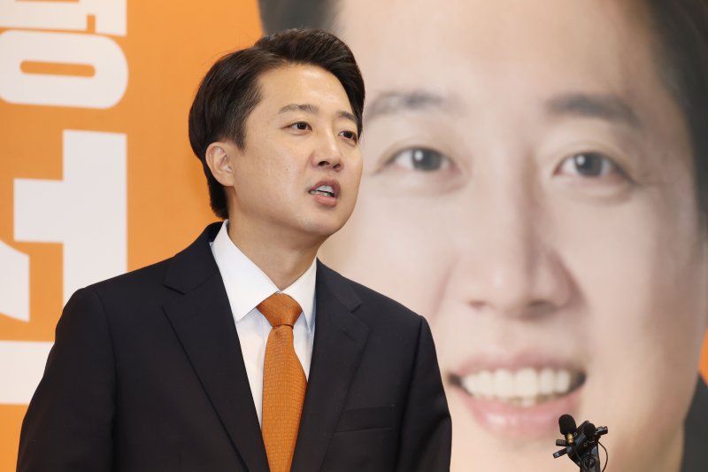 이준석 개혁신당 대통령 후보가 29일 오전 서울 여의도 국회에서 '여성 신체에 대한 표현' 논란 관련 긴급 기자회견을 하고 있다. 2025.5.29/뉴스1 ⓒ News1 이광호 기자