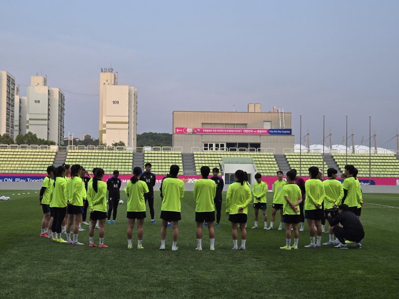 [인천=뉴시스] 하근수 기자= 신상우 감독의 여자 축구 국가대표팀, 콜롬비아전 대비 훈련. 2025. 05. 29. hatriker22@newsis.com