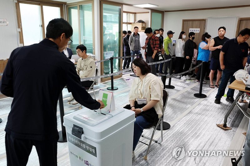 제21대 대통령선거 사전투표 (출처=연합뉴스)