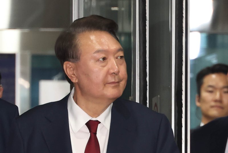 검찰, 12·3 비상계엄 관련 '윤석열 비화폰' 자료 확보 시도