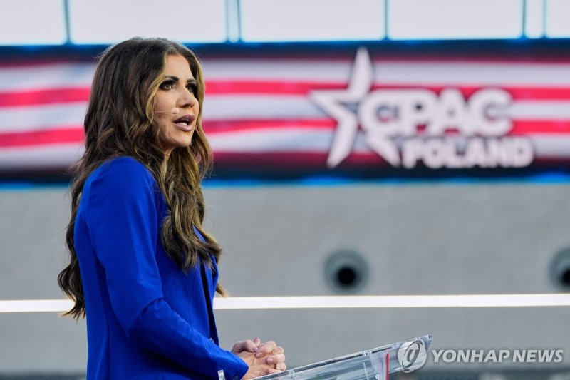 폴란드 보수정치행동회의(CPAC) 행사에서 연설하는 크리스티 놈 미국 국토안보장관 (출처=연합뉴스)