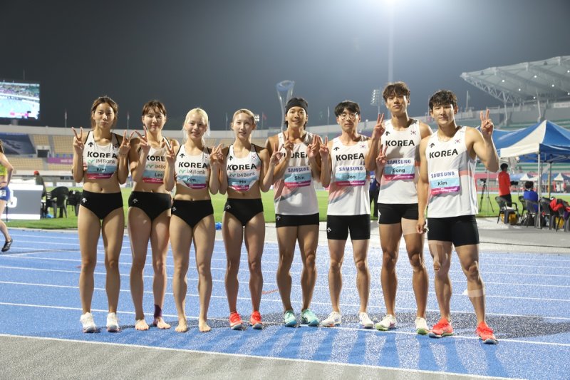 구미 아시아육상선수권에 출전한 한국 남녀 계주 1,600ｍ 대표팀 (출처=연합뉴스)