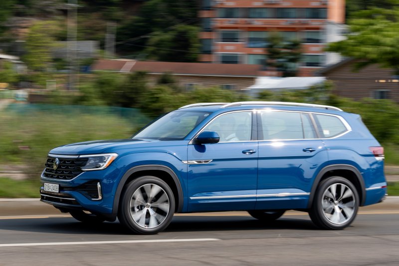 주행 중인 폭스바겐의 대형 SUV '신형 아틀라스'.(폭스바겐 제공)