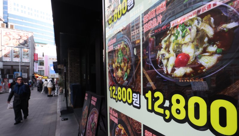 술·담배는 물론 애들 학원도 줄였다…月 535만원 벌고도 지갑엔 '자물쇠'
