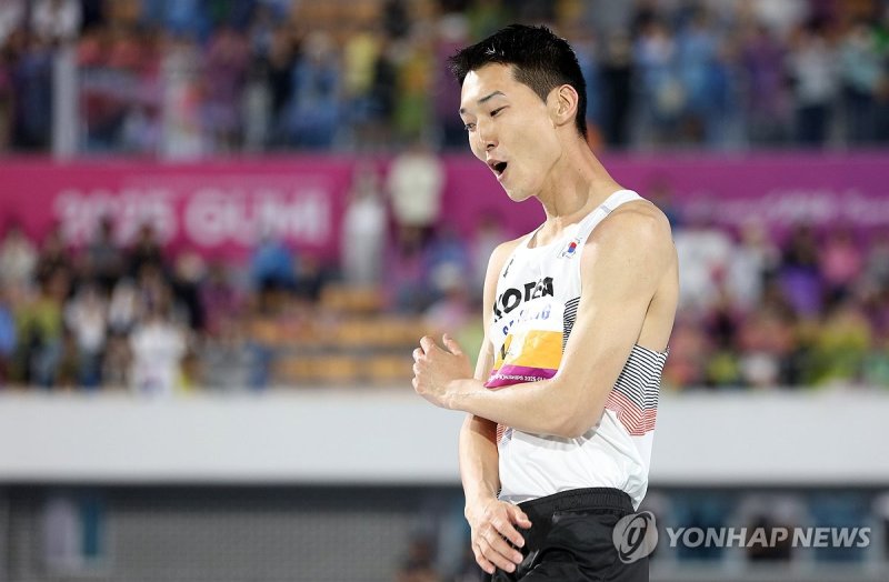 아쉬워하는 우상혁 (출처=연합뉴스)