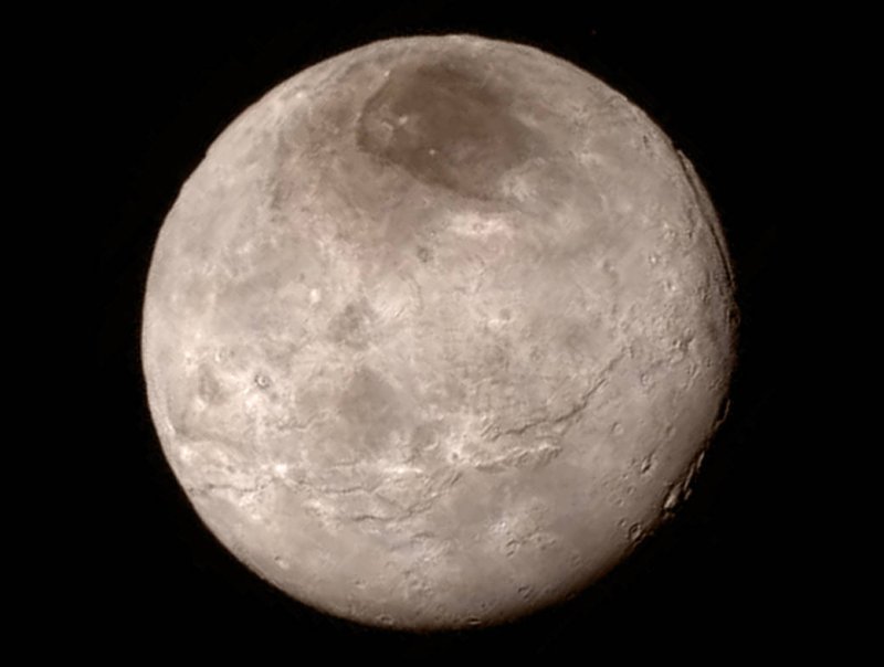 【케이프 커내버럴(플로리다州)=AP/뉴시스】2015년 7월14일(현지시각) 미 항공우주국(NASA)의 무인탐사선 뉴호라이즌스가 촬영한 명왕성의 표면 모습. 태양계 먼 외곽에서 명왕성과 유사한 새로운 왜행성이 발견됐다. 2025.5.30.