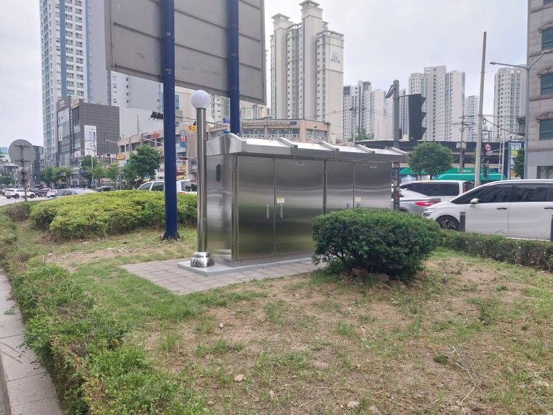경기 안양시가 지하차도에 있는 수배전반을 지상으로 이전하는 공사를 완료했다. 사진은 지상으로 옮겨진 동안구 비산지하차도 수배전반.(안양시 제공. 재판매 및 DB금지)/뉴스1