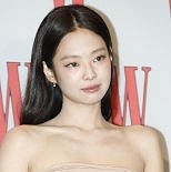블랙핑크 제니, 서울대 의대에 1억 기부…꾸준한 선행