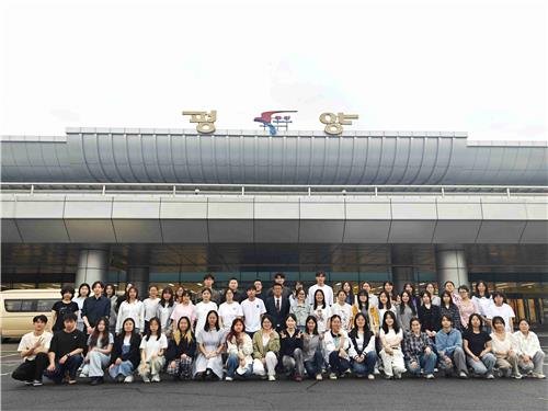 지난 27일 평양에 도착한 중국 국비 유학생들 (출처=연합뉴스)