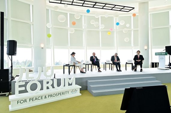 전직 외교장관들, 트럼프 2기 동북아 외교 지형 분석…“한국, 유연한 실용외교 필요”