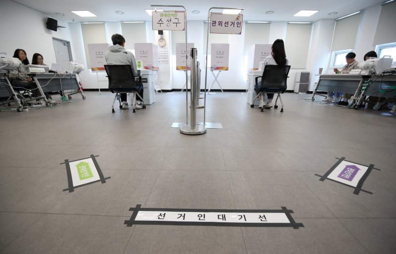 21대 대통령선거 사전투표 둘째날인 30일 오전 대구 수성구 범어2동 행정복지센터에 마련된 사전투표소가 유권자의 발길이 뜸해 한산한 모습이다. 대구는 이번 대선 사전투표 기간 전국에서 가장 낮은 투표율을 보이고 있다. 2025.5.30/뉴스1 ⓒ News1 공정식 기자