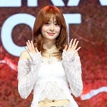 ′허리 통증′ 허윤진, 위콘페 불참 ″곧 활동 재개″