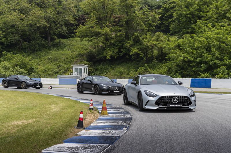 '괴물 성능에 안정성 겸비'…2세대로 돌아온 육각형 스포츠카 'AMG GT' [FN모빌리티]