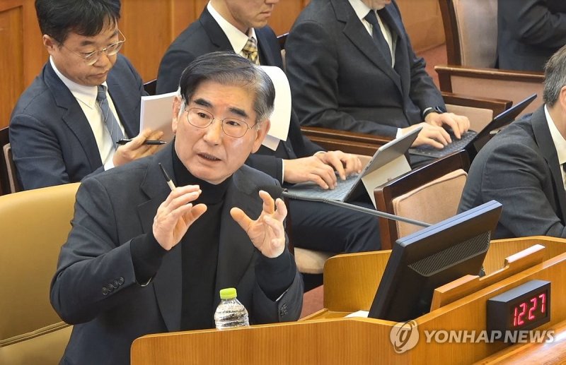 헌재 출석 김용현, 검찰 공소장 속 '尹혐의' 반박…"내가 했다" (출처=연합뉴스)