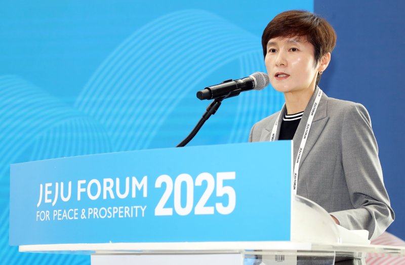 현정화 대한탁구협회 수석부회장(한국마사회 총감독)이 30일 제주 서귀포시 제주국제컨벤션센터에서 열린 제20회 제주포럼 '인류 평화의 공동가치 제고를 위한 올림픽 운동과 스포츠의 역할' 세션에서 발표하고 있다. 2025.5.30/뉴스1 ⓒ News1 오현지 기자