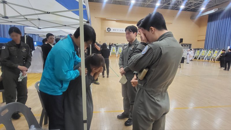 "왜 이런 사고가 난거야" 1700여시간 베테랑 조종사 유족들 '오열'