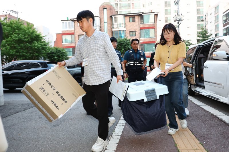 '선관위 논란' 속 1542만명 사전투표..기록 달성 실패
