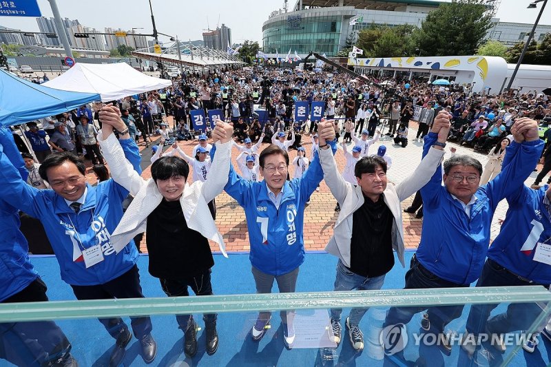이재명 후보, 열세 지역 강원 표심 공략 (출처=연합뉴스)