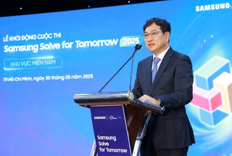 김용섭 삼성 베트남대외협력 팀장이 30일 호찌민에서 개최된 'Solve for Tomorrow 2025' 대회의 남부지역 로드쇼에서 축사를 하고 있다. 삼성전자 베트남 뉴스룸 갈무리