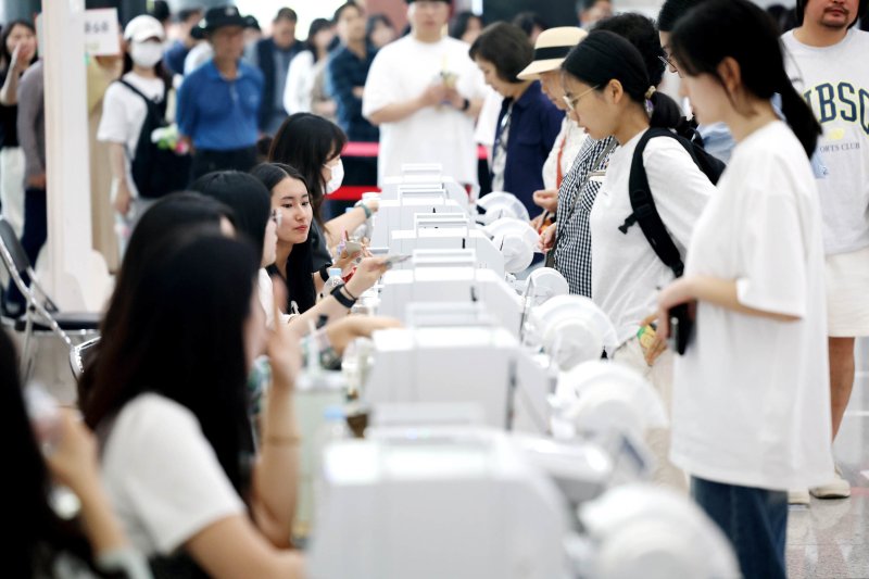 제21대 대통령 선거 사전투표 첫날인 29일 광주시 중흥동 사전투표소에서 유권자들이 한 표를 행사하고 있다.(광주 북구 제공. 재판매 및 DB 금지) 2025.5.29/뉴스1 ⓒ News1 박지현 기자