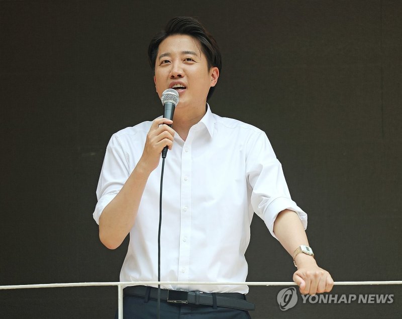 경의선숲길공원서 유세하는 이준석 후보 (출처=연합뉴스)