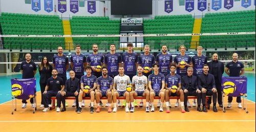 이탈리아 몬차 선수단. 이우진은 앞줄 오른쪽에서 4번째. (출처=연합뉴스)