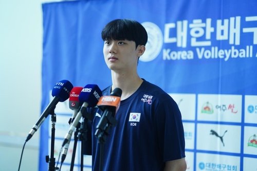 한국 남자배구 대표팀 인터뷰에 나선 이우진 (출처=연합뉴스)
