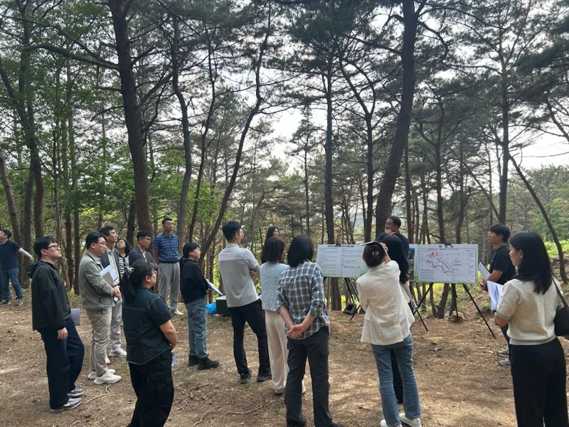 전남도가 안전 바카라사이트 강한 숲 조성을 위해 올해 총 65억원의 예산을 들여 1724㏊ 규모의 안전 바카라사이트 숲가꾸기 사업을 본격 추진키로 하고 지난 29일 곡성 안전 바카라사이트 숲가꾸기 현장에서 소통간담회를 열었다. 전남도 제공