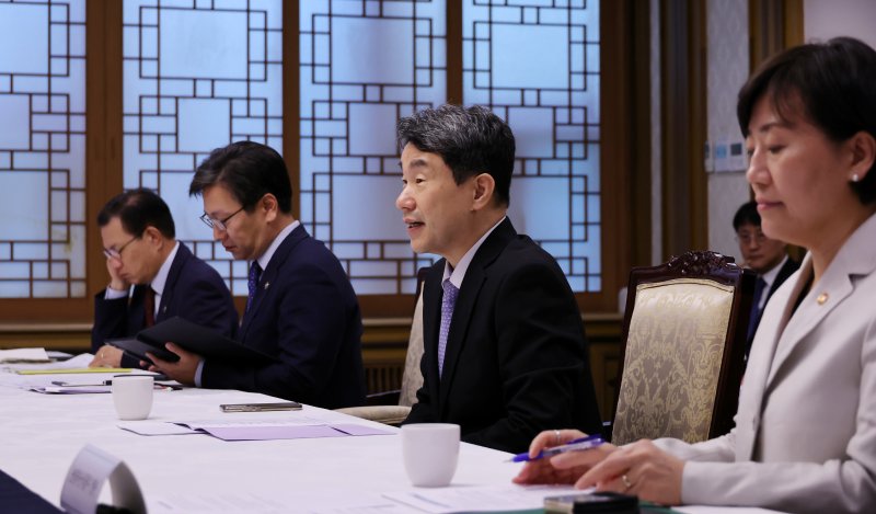 [서울=뉴시스] 최진석 기자 = 이주호 바카라 권한대행 부총리 겸 교육부장관이 26일 정부서울청사에서 열린 경제안보전략 간담회에서 발언하고 있다. (사진=교육부 제공) 2025.05.26. photo@newsis.com *재판매 및 DB 금지