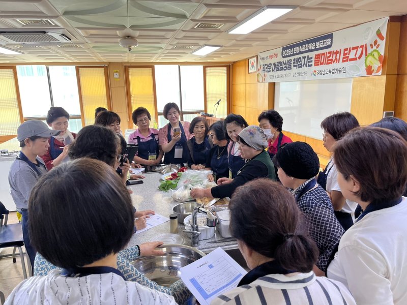 [진주=먹튀없는 바카라사이트 아톰카지노]경남농업기술원, 별미먹튀없는 바카라사이트 아톰카지노 담그기 먹튀없는 바카라사이트 아톰카지노.(사진=경남농업기술원 제공).2025.05.31.photo@newsis.com *재판매 및 DB 금지