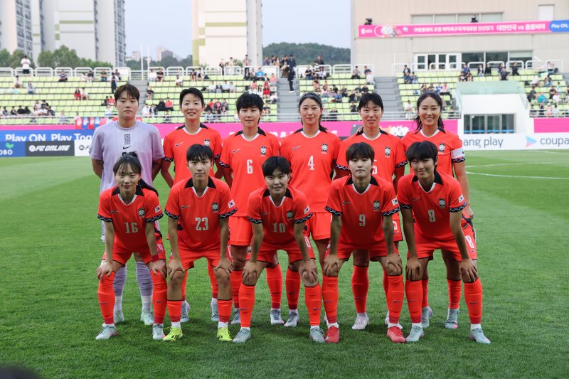 30일 오후 인천시 남동구 바카라사이트 비타임 열린 쿠팡플레이 초청 여자축구 국가대표팀 친선경기 대한민국과 콜롬비아의 경기에서 대한민국 대표팀이 기념사진을 찍고 있다. 2025.5.30/바카라사이트 비타임1 ⓒ News1 이승배 기자