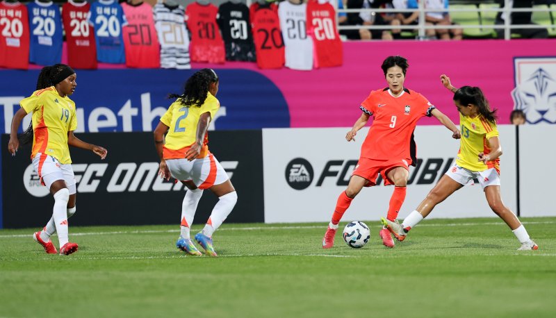 30일 오후 인천시 남동구 바카라사이트 비타임 열린 쿠팡플레이 초청 여자축구 국가대표팀 친선경기 대한민국과 콜롬비아의 경기에서 대한민국 문은주가 드리블하고 있다. 2025.5.30/바카라사이트 비타임1 ⓒ News1 이승배 기자