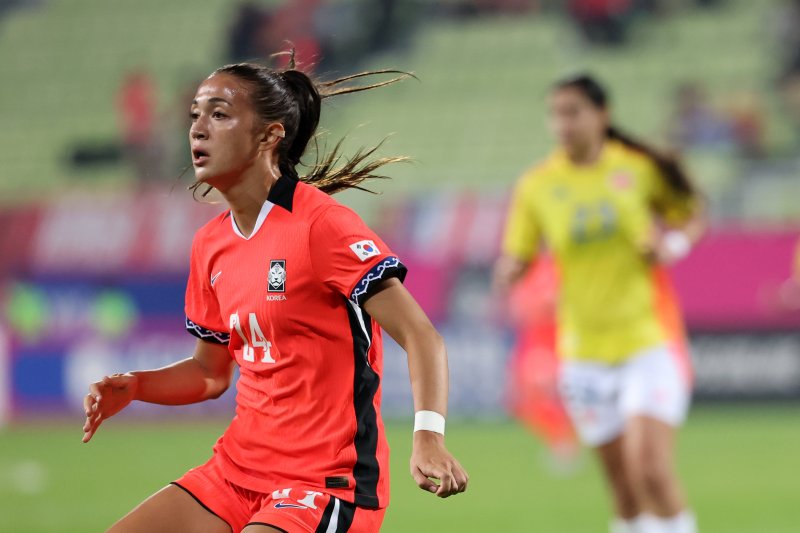 30일 오후 인천시 남동구 바카라사이트 비타임 열린 쿠팡플레이 초청 여자축구 국가대표팀 친선경기 대한민국과 콜롬비아의 경기에서 대한민국 케이시 유진 페어가 공을 쫓고 있다. 2025.5.30/바카라사이트 비타임1 ⓒ News1 이승배 기자