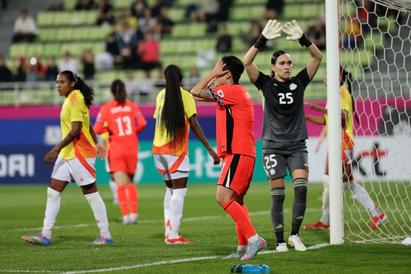 30일 오후 인천시 남동구 바카라사이트 비타임 열린 쿠팡플레이 초청 여자축구 국가대표팀 친선경기 대한민국과 콜롬비아의 경기에서 대한민국 이금민이 헤딩을 실패하고 아쉬워하고 있다. 2025.5.30/바카라사이트 비타임1 ⓒ News1 이승배 기자