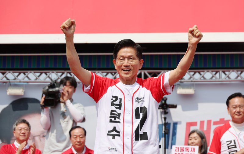 김문수, 유시민 '설난영 비하' 논란에 "김대중·노무현도 상고 출신"