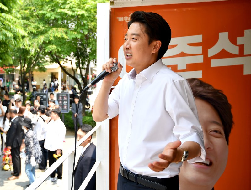 이준석 개혁신당 대통령 바카라사이트 아벤카지노가 30일 오후 서울 마포구 경의선 숲길에서 유세를 하고 있다. (공동취재) 2025.5.30/뉴스1 ⓒ News1 이승배 기자