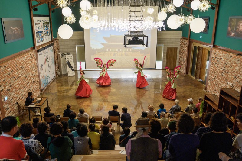 [증평=뉴시스] 30일 충북 바카라 룰 도안창고 플러스에서 '찾아가는 문화공연'이 열리고 있다. (사진= 증평군 제공) 2025.05.31. photo@newsis.com *재판매 및 DB 금지