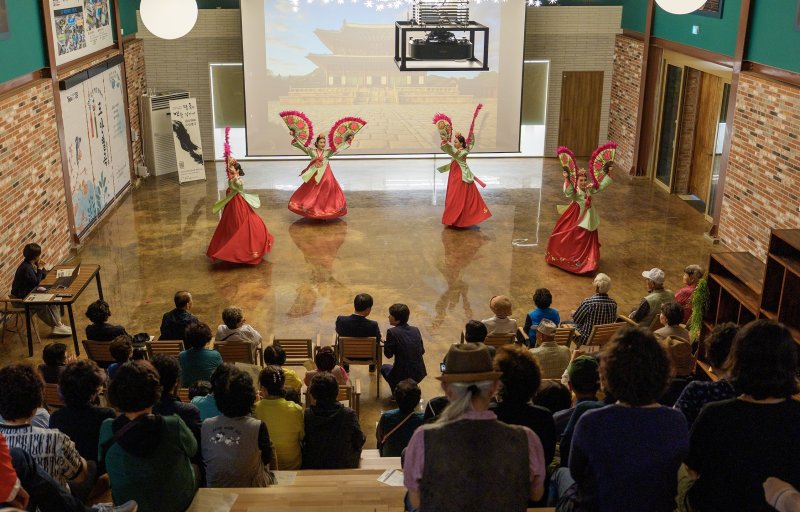 충북 안전한 바카라사이트군은 도안창고 플러스에서 '찾아가는 문화 공연'을 성황리에 개최했다.(증평군 제공, 재판매 및 DB금지)/뉴스1