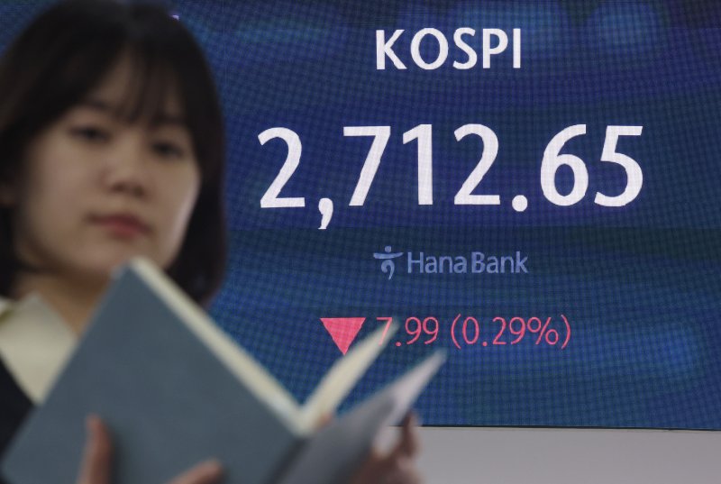 [서울=뉴시스] 홍효식 기자 = 먹튀없는 바카라사이트가 전 거래일(2720.64)보다 7.40포인트(0.27%) 하락한 2713.24에 개장한 30일 오전 서울 중구 하나은행 딜링룸 전광판에 지수가 표시되고 있다.코스닥 지수는 전 거래일(736.29)보다 1.03포인트(0.14%) 내린 735.26에 거래를 시작했다. 서울 외환시장에서 원·달러 환율은 전 거래일 주간거래 종가(1375.9원)보다 4.9원 내린 1371.0원에 출발했다. 2025.05.30. yesphoto@newsis.com
