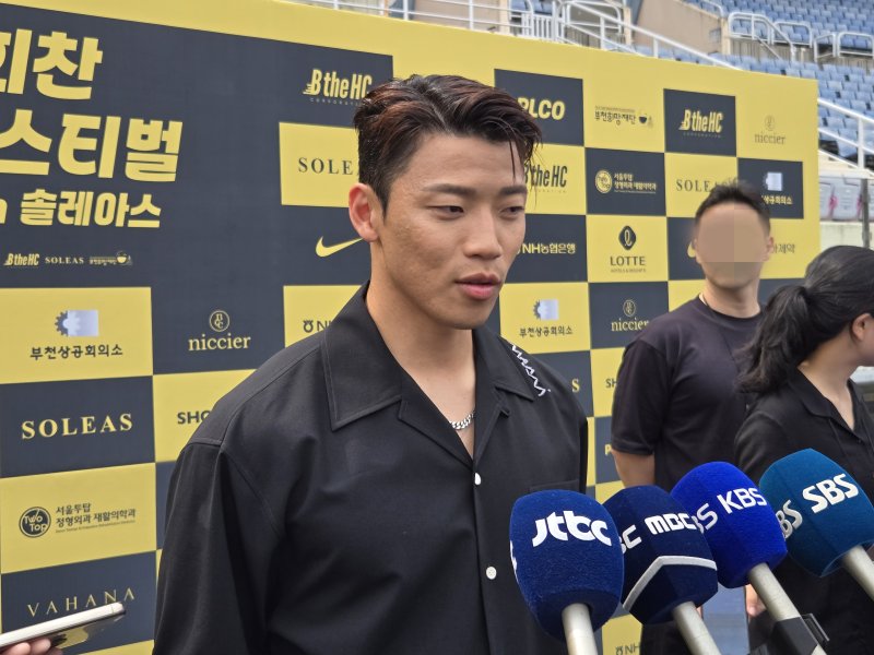 [부천=뉴시스] 하근수 기자= 잉글랜드 프로축구 프리미어리그(EPL) 울버햄튼의 무료 바카라 게임, '2025 황희찬 풋볼 페스티벌' 개최. 2025. 05. 31. hatriker22@newsis.com