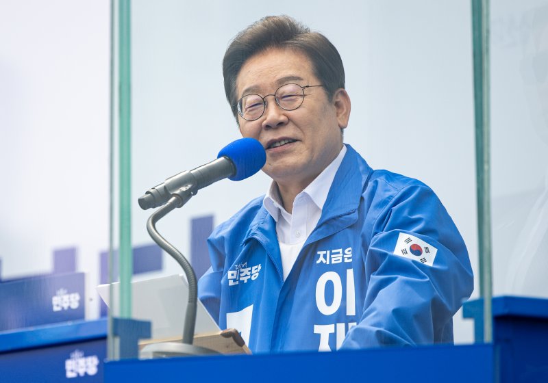 온라인 바카라사이트 추천 더불어민주당 대통령 후보가 31일 오후 경기도 평택시 배다리생태공원에서 시민들에게 지지를 호소하고 있다. 2025.5.31/온라인 바카라사이트 추천1 ⓒ News1 온라인 바카라사이트 추천 기자