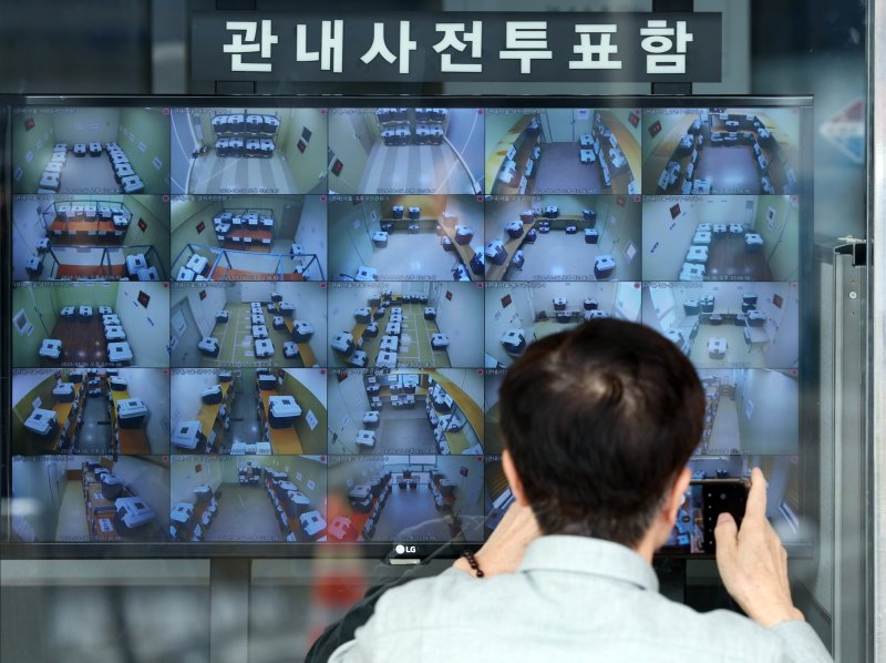 사전에볼루션 바카라 사이트함 보관장소 CCTV 영상 열람용 모니터 모습(기사와 관련 없음). 2024.4.6/에볼루션 바카라 사이트1 ⓒ News1 박정호 기자