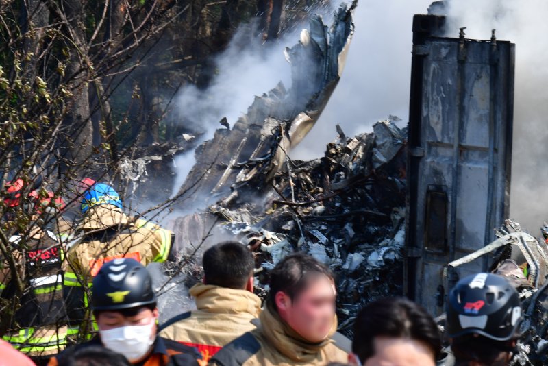 29일 오후 1시 35분쯤 경북 포항 남구 동해면 야산에 해군 해상 초계기 (P-3C)가 추락해 전소됐다. 바카라 사이트 추천디시 현장에서 소받당국과 해군 항공사령부 소방대가 진화 작업 및 인명 수색을 하고 있다. 2025.5.29/뉴스1 ⓒ News1 최창호 기자
