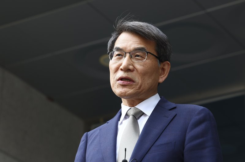 [서울=뉴시스] 김근수 기자 = 노태악 중앙실시간-바카라사이트장이 31일 오후 동대문구·성동구 실시간-바카라사이트회 합동청사 앞에서 제21대 대선 사전투표 부실 관리 관련 발언하고 있다. 2025.05.31. ks@newsis.com