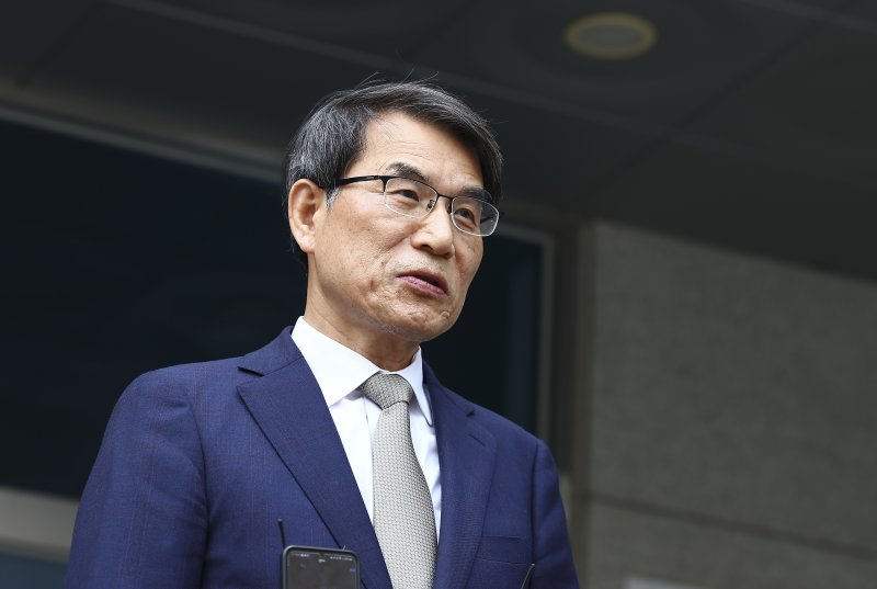 [서울=뉴시스] 김근수 기자 = 노태악 중앙실시간-바카라사이트장이 31일 오후 동대문구·성동구 실시간-바카라사이트회 합동청사 앞에서 제21대 대선 사전투표 부실 관리 관련 발언하고 있다. 2025.05.31. ks@newsis.com