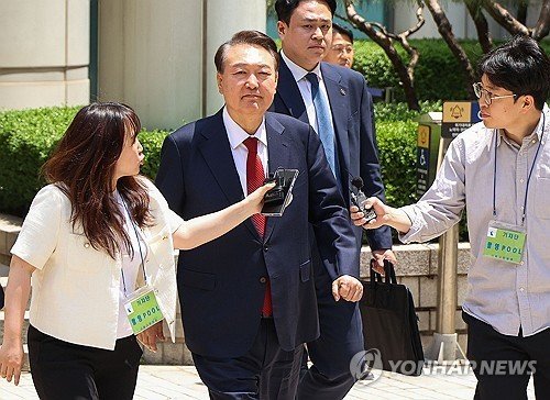 5차 오전 공판 마친 윤 전 대통령 (출처=연합뉴스)